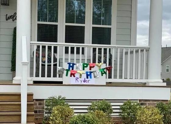 Пятилетний Райдер недавно живет в этом районе, но благодаря соседям свой день рождения он не забудет никогда (фото)