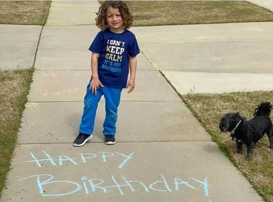 Пятилетний Райдер недавно живет в этом районе, но благодаря соседям свой день рождения он не забудет никогда (фото)