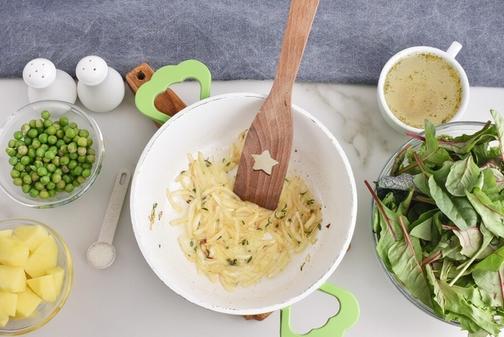 Суп-пюре с зеленью и горошком готовлю около получаса. Рецепт вкусного блюда на каждый день