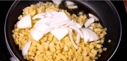 Картофельный омлет с ветчиной и сыром: королевский деликатес на сковороде для гурманов