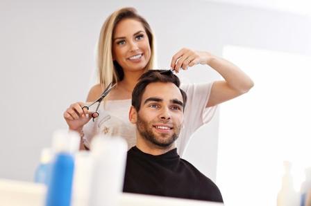 Как в условиях самоизоляции подстричь любимого мужа: парикмахер дал несколько советов