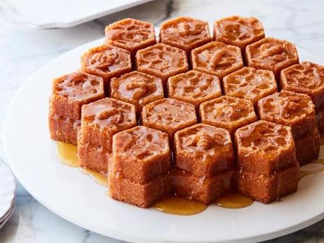 Я обожаю мед, поэтому часто готовлю пирог  Соты : простой и вкусный рецепт