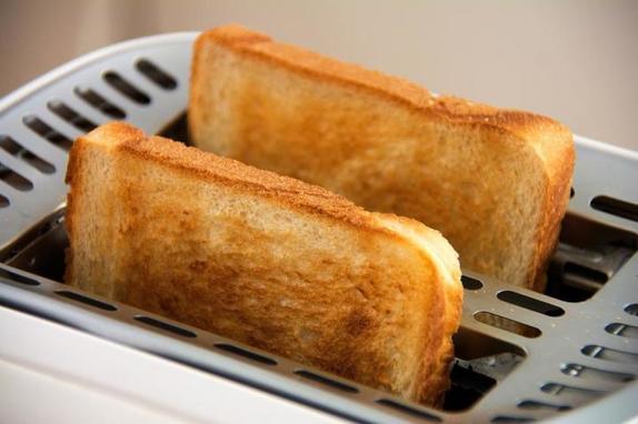 Черствый хлеб больше никто не будет выбрасывать: готовим пирог и другие блюда