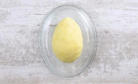 Фирменное блюдо свекра - яйцо с сюрпризом: внутри мясо, сыр, картофельное пюре (очень вкусно)