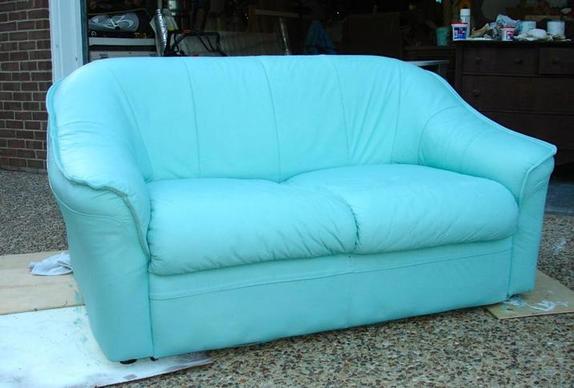 Вряд ли в ближайшее время я куплю новый диван, но свекор подсказал несколько способов преобразить старый (не только поменять обивку)