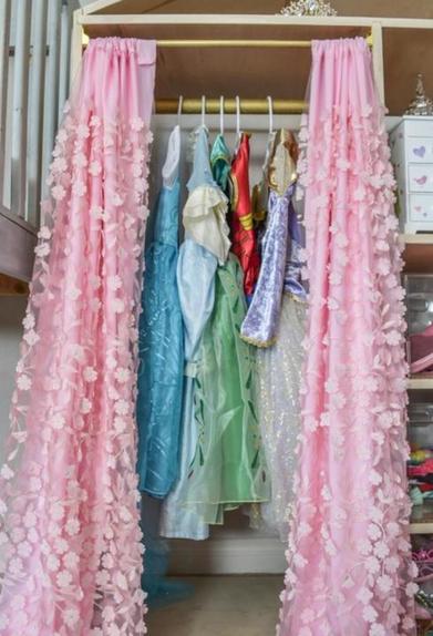 Для настоящей модницы: как сделать гардероб в виде домика в детскую комнату