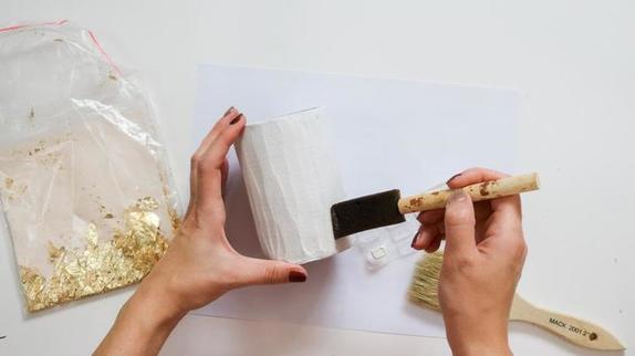 Стильная вещь из консервной банки: делаем шикарную вазу с золотом своими руками
