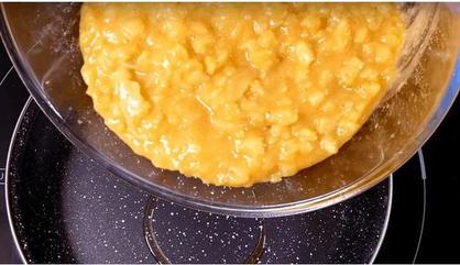 Картофельный омлет с ветчиной и сыром: королевский деликатес на сковороде для гурманов