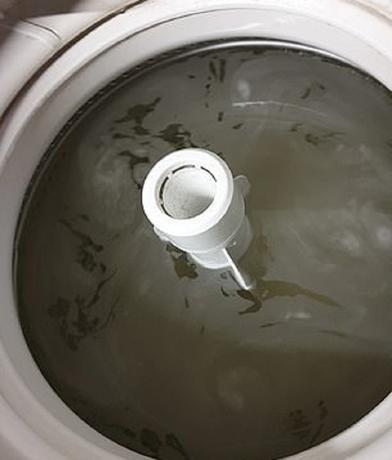 Табсы для мытья посуды очистили рабочую одежду мужа: не ожидала такого результата (фото)