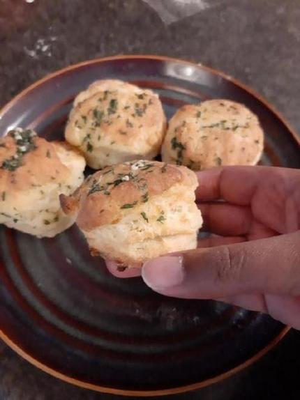 Воздушная выпечка, которая придется по вкусу всей вашей семье: рецепт сырных булочек 