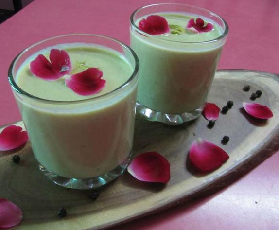 В Индии попробовала невероятно вкусный напиток тандай: приехав домой, решила порадовать своих близких и повторила рецепт