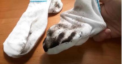 Женщина показала, как отбелить белые носки, даже если в них въелась грязь: нужны мыло, уксус, сода