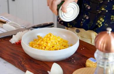 Запеканка с сыром, кукурузой и креветками: рецепт необычного и очень вкусного блюда