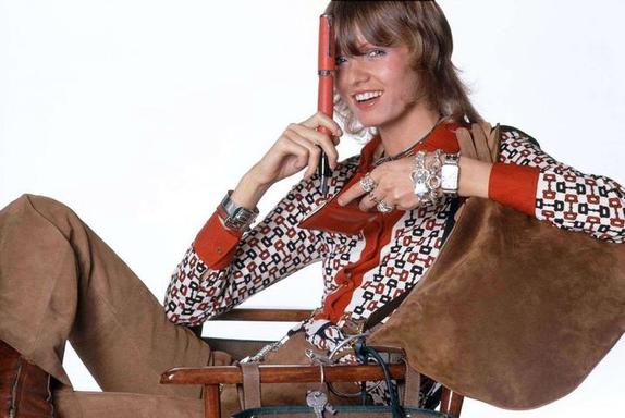 Вельветовые брючки и куртка с бахромой: как привнести немного моды 70-х в повседневную жизнь