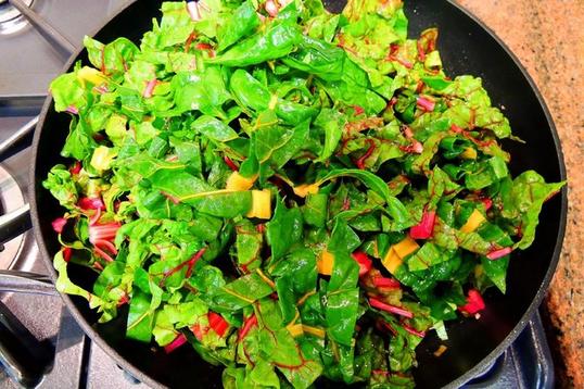 Легкий гарнир из листьев мангольда: легкий рецепт вкусного и полезного европейского блюда