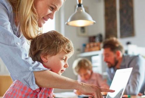 Домашнее образование в эпоху коронавируса: родителей ждет еще один год онлайн-обучения?