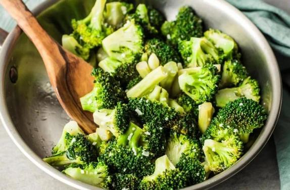 Брокколи - это полезно, но не для всех вкусно: несколько рецептов, которые помогли мне полюбить овощ