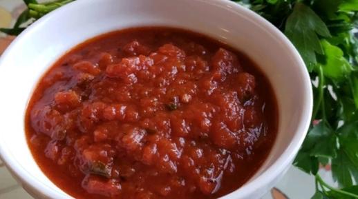 С какими травами нужно смешать помидоры, чтобы получился вкуснейший соус к мясу (его можно есть даже детям)