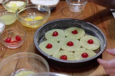 Приготовление нежного ананасового пирога по рецепту моей бабушки: подробный рецепт с фото