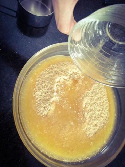 Хрустящая корочка и прозрачное желе: готовим эффектное лимонное пирожное