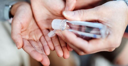 Увлажняющие салфетки, мыло, гели или спиртовая настойка - как лучше обрабатывать руки от вирусов