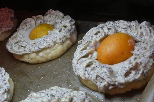 30 минут и готово: как я пеку ватрушки с творогом и абрикосами (рецепт без яиц)