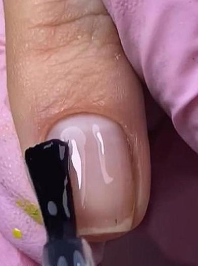 Маникюрный салон в России представил новый дизайн: мангал с шашлыками прямо на ногтях (фото)