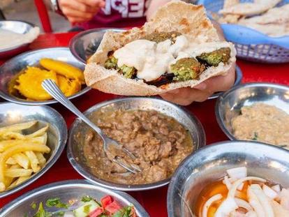 Мясо, молоко и никаких овощей: рацион людей в некоторых странах удивляет путешественников (от Пакистана до Венгрии)