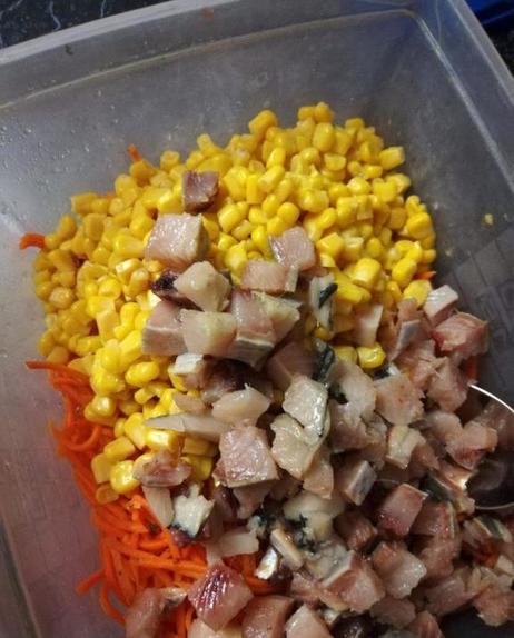 Подруга показала, как приготовить необычный и вкусный салат  Сельдь в командировке : семья попросила добавки