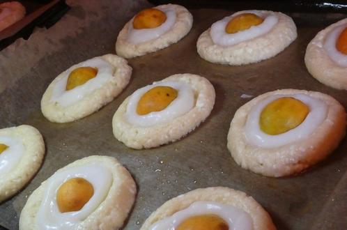 30 минут и готово: как я пеку ватрушки с творогом и абрикосами (рецепт без яиц)