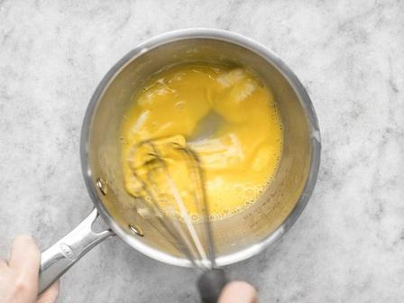 Знакомый повар рассказал, как превратить вареные яйца во вкуснейшее блюдо: нужно просто взять кусочек сливочного масла