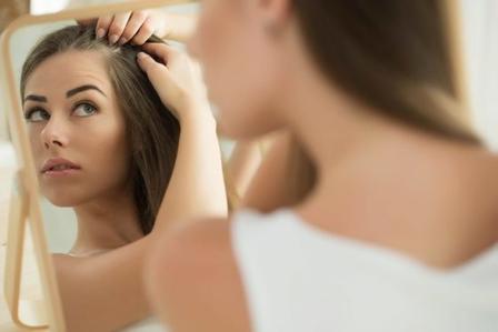 Подрезать кончики и укладывать феном: какими способами можно скрыть выпадение волос