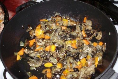 Часто готовлю нежные стожки под сыром с грибной начинкой: рецепт из простых ингредиентов