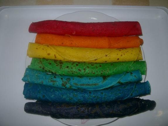 Новый взгляд на любимый десерт: рецепт сладких блинчиков всех цветов радуги