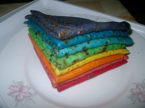 Новый взгляд на любимый десерт: рецепт сладких блинчиков всех цветов радуги