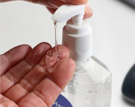 Увлажняющие салфетки, мыло, гели или спиртовая настойка - как лучше обрабатывать руки от вирусов