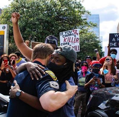 30 фото протестов в США, которые не распространяют медиа