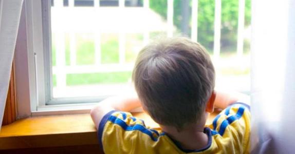Руководство по детской безопасности дома: мебельные ремешки и от чего еще нужно подальше держать ребенка