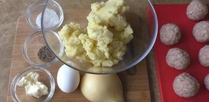 Дети обожают мои запеченные картофельные клецки с фрикадельками и чесночком: рецепт сытного блюда
