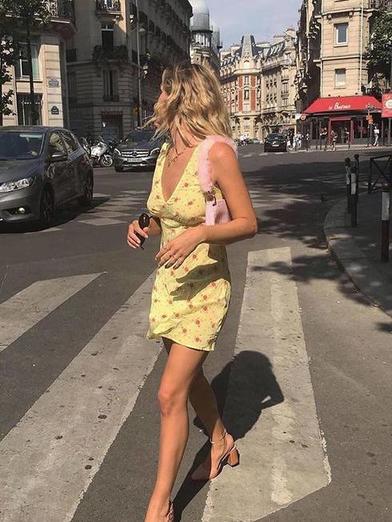 Блогер из Франции рассказала, почему нужно купить вещи с принтом зебры и без какой одежды не обходится ее лето (фото)