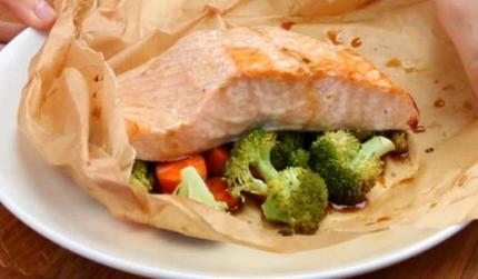 Как приготовить сочную рыбу в пергаменте: 3 невероятных рецепта вкусного блюда