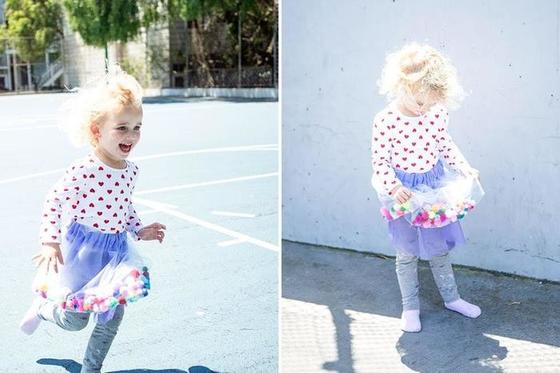 Для маленькой дочери я сама сшила юбку-пачку с яркими разноцветными помпонами: малышка в восторге, она чувствует себя принцессой