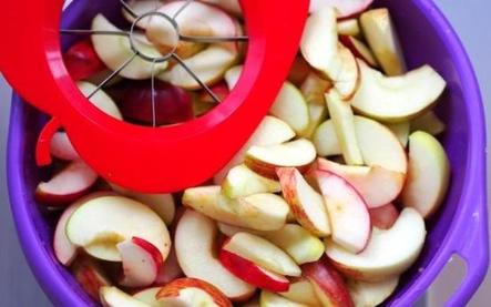 На зиму делаю детям сухое варенье из яблок. Едят гораздо лучше, чем конфеты