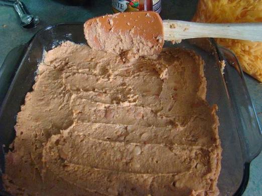 Шестислойный пирог из бобов, авокадо и сыра: пальчики оближешь