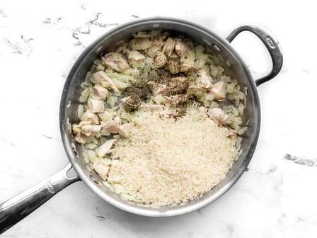 Рис, овощи и курицу превращаю в изысканное блюдо с аппетитной корочкой. Просто пальчики оближешь