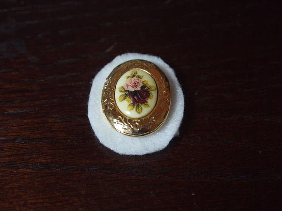 На свадьбу или другое торжество: я смастерила уникальный и очень красивый браслет из кружева и памятного медальона