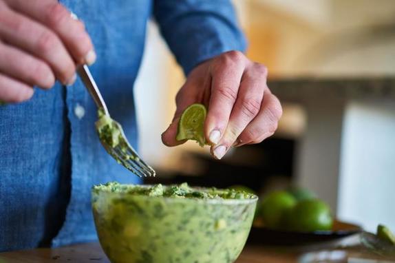 Как сделать гуакамоле еще вкуснее: 5 трюков от профессиональных поваров