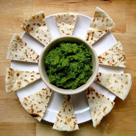 Зеленый горошек и свежая мята: рецепт необычного хумуса