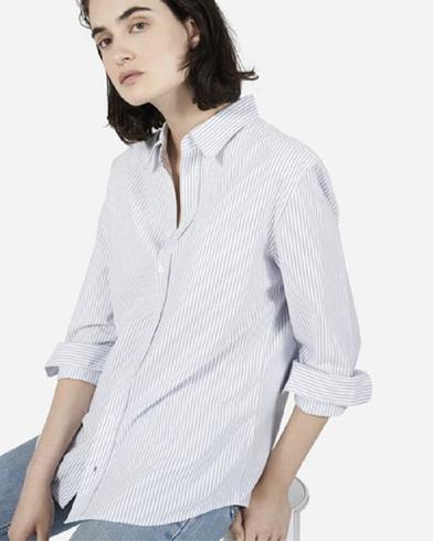 Шелковые халаты и мужские рубашки: домашняя одежда, которую выбирают француженки (и мы можем взять с них пример)