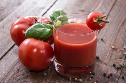 Два раза в год делаю себе коктейль из томатного сока и сельдерея: избавляет от токсинов и лишнего веса